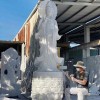 Tượng có dáng đứng trên đài sen đá trắng nguyên khối cao 4m1 trong đó tượng cao 3m, đế cao 1.1m T239