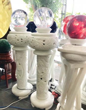 Chân đèn đá trắng nguyên khối chạm khắc cao 1m T075