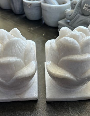 Búp sen đá trắng nguyên khối