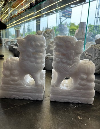 Cặp kỳ lân đá trắng nguyên khối cao 30 cm dài 22cm ngang 13cm T066