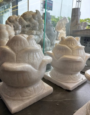 Búp sen đá trắng nguyên khối ngang, rộng 20cm cao 27cm T065