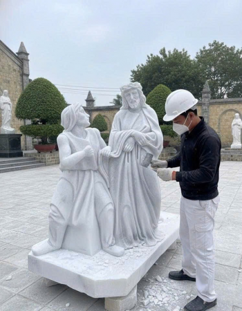 Tượng Chúa Giêsu đá trắng nguyên khối đang ban ơn cho dân làng cao 1.5m  T375