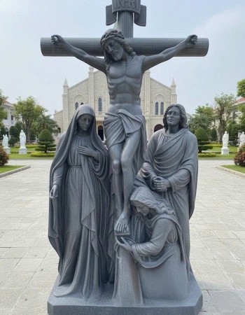 Tượng Chúa Giêsu chịu đóng đinh trên thánh giá bằng đá cẩm vân nguyên khối, cao 3m T377