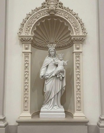 Tượng Đức Mẹ Maria bồng Chúa Giêsu hài đồng bằng đá trắng nguyên khối, cao 2m T386