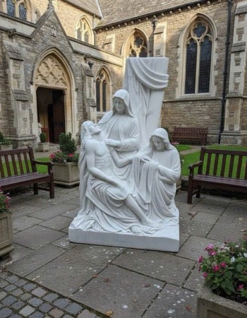 Tượng Đức Mẹ sầu bi, ôm thân xác Chúa Giêsu xuống khỏi thập giá bằng đá trắng, cao 2.5m T379