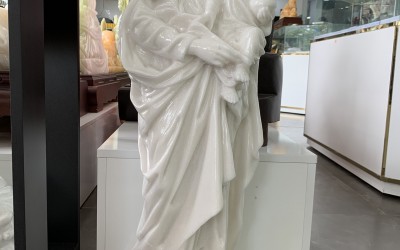 Tượng Chúa Giê-su Đá Trắng Trong Kiến Trúc Công Giáo: Ý Nghĩa & Cách Đặt Chuẩn