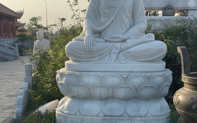 Xu Hướng Chọn Tượng Phật Thích Ca Đá Trắng Tự Nhiên Để Xây Dựng Không Gian Thiền Định Thu Nhỏ Ngay Tại Nhà