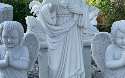 Tượng Chúa Giê Su Đá Trắng – Biểu Tượng Của Bình An Và Lòng Thương Xót
