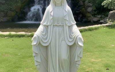 Ý Nghĩa Tượng Đức Mẹ Maria Đá Trắng Trong Đời Sống Công Giáo