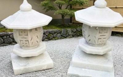 Top 7 Lý Do Chân Đèn Đá Trắng Nguyên Khối Luôn Giữ Giá Trị 'Độc Bản' Theo Thời Gian