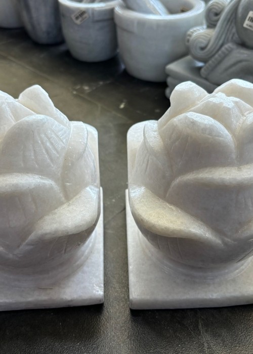 Búp sen đá trắng nguyên khối