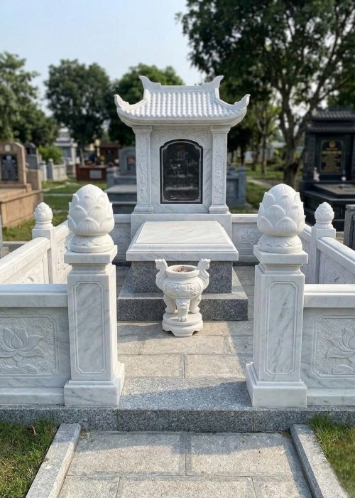 Cặp Búp Sen Đá đặt đỉnh trụ cổng bằng đá trắng tự nhiên nguyên khối, cao 40cm T541