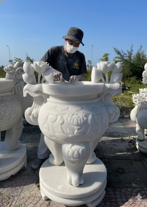 Lư hương đá trắng cao 1.25m, ngang 85cm, đk miệng 55cm T184