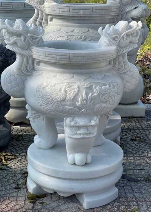 Lư hương đá trắng tự nhiên nguyên khối cao 1m05, ngang 85cm, đường kính miệng 50cm T125